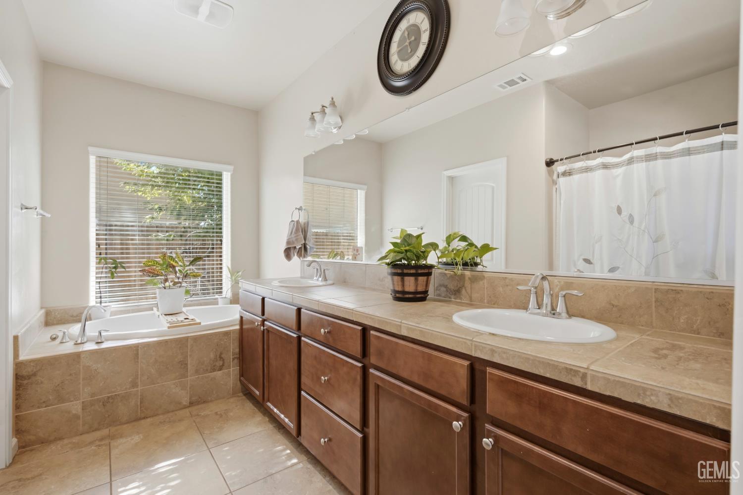 10112 Cranberry Isle Drive, Bakersfield, CA 93314 — photo 33