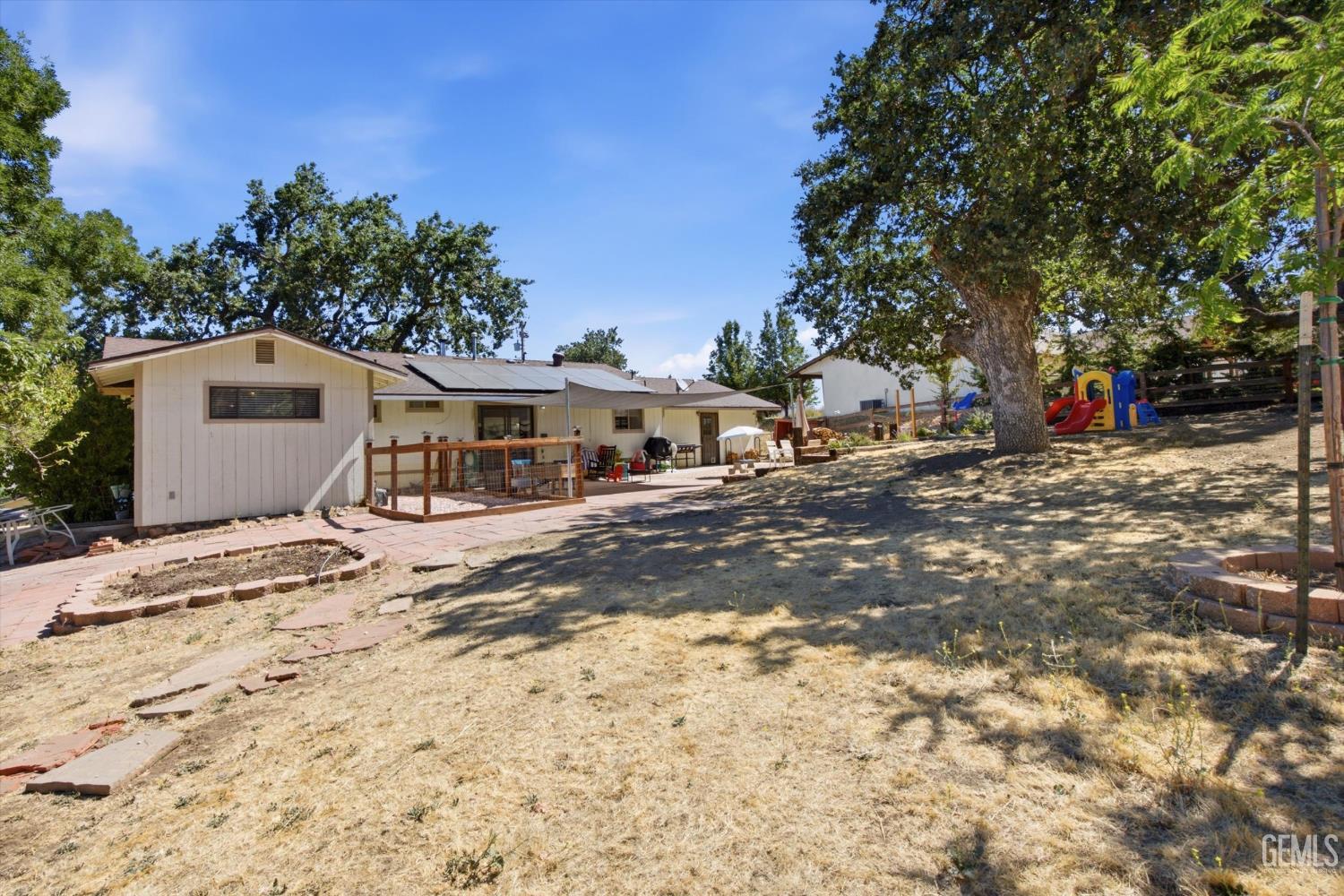 Single Family Residence in Tehachapi, photo 4 of 45