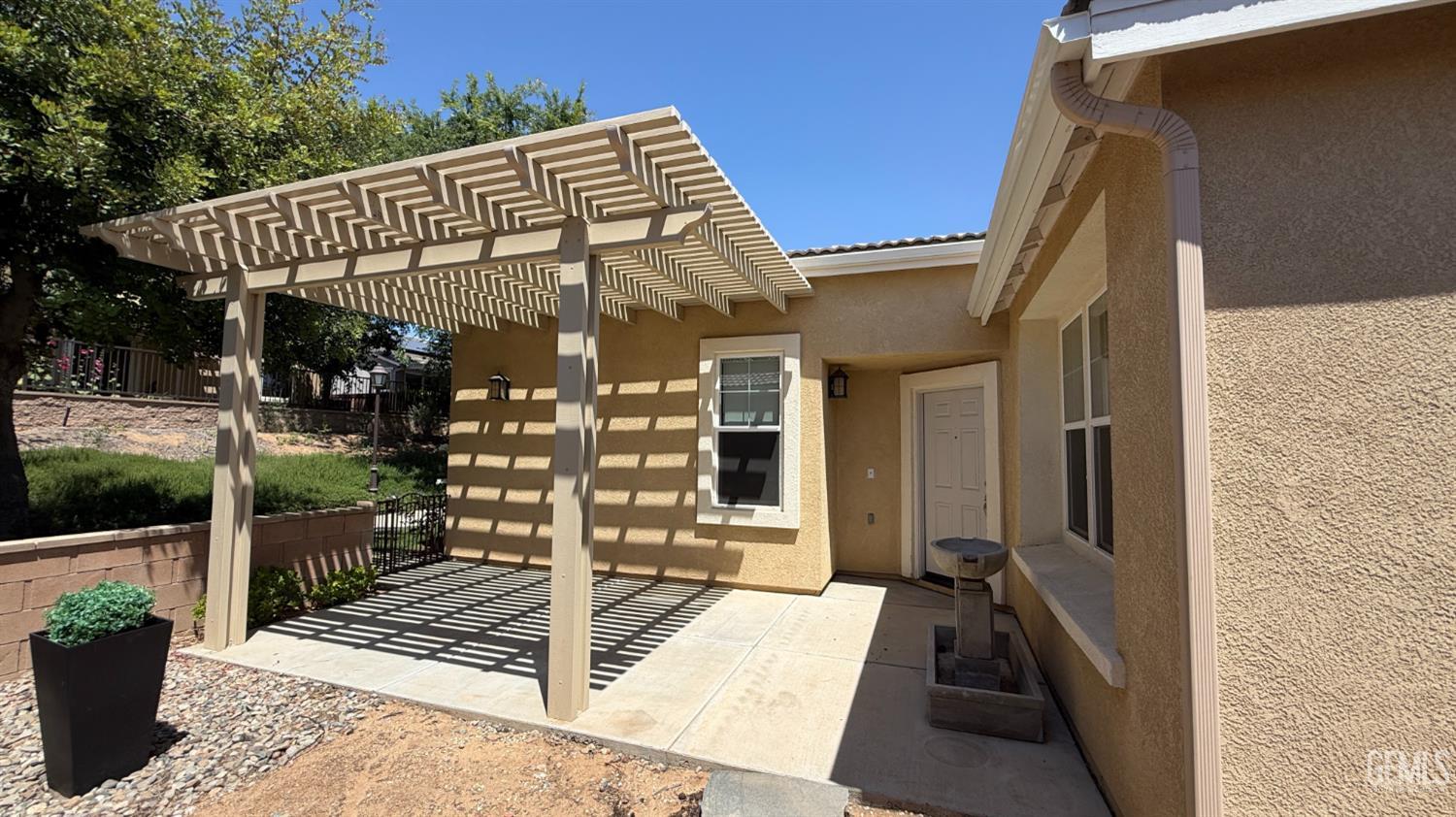 Single Family Residence in Bakersfield, photo 4 of 31