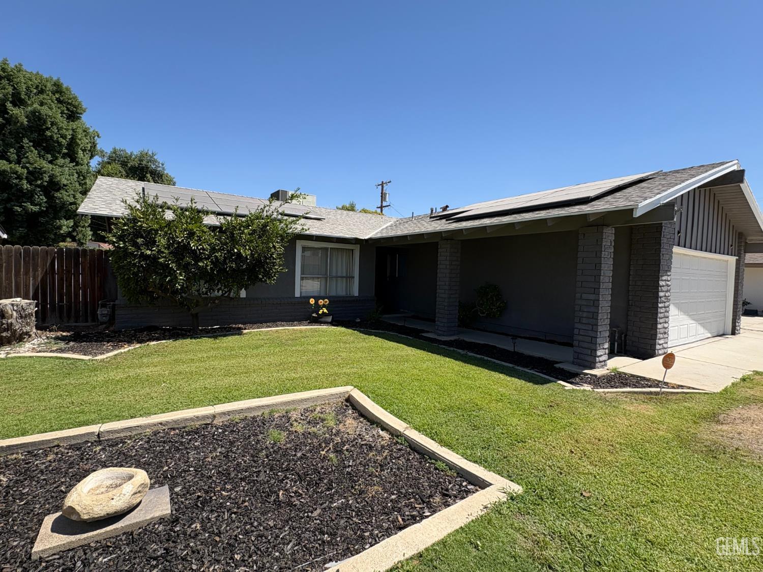 Single Family Residence in Bakersfield, photo 3 of 33
