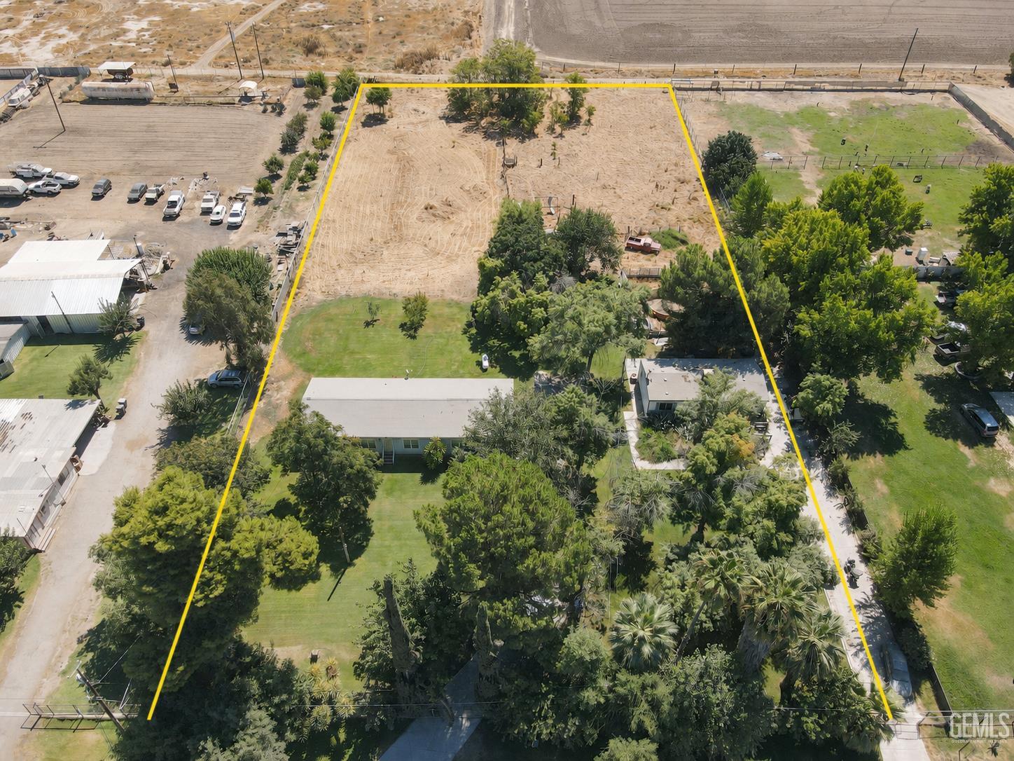 Manufactured Home in Bakersfield, photo 3 of 60