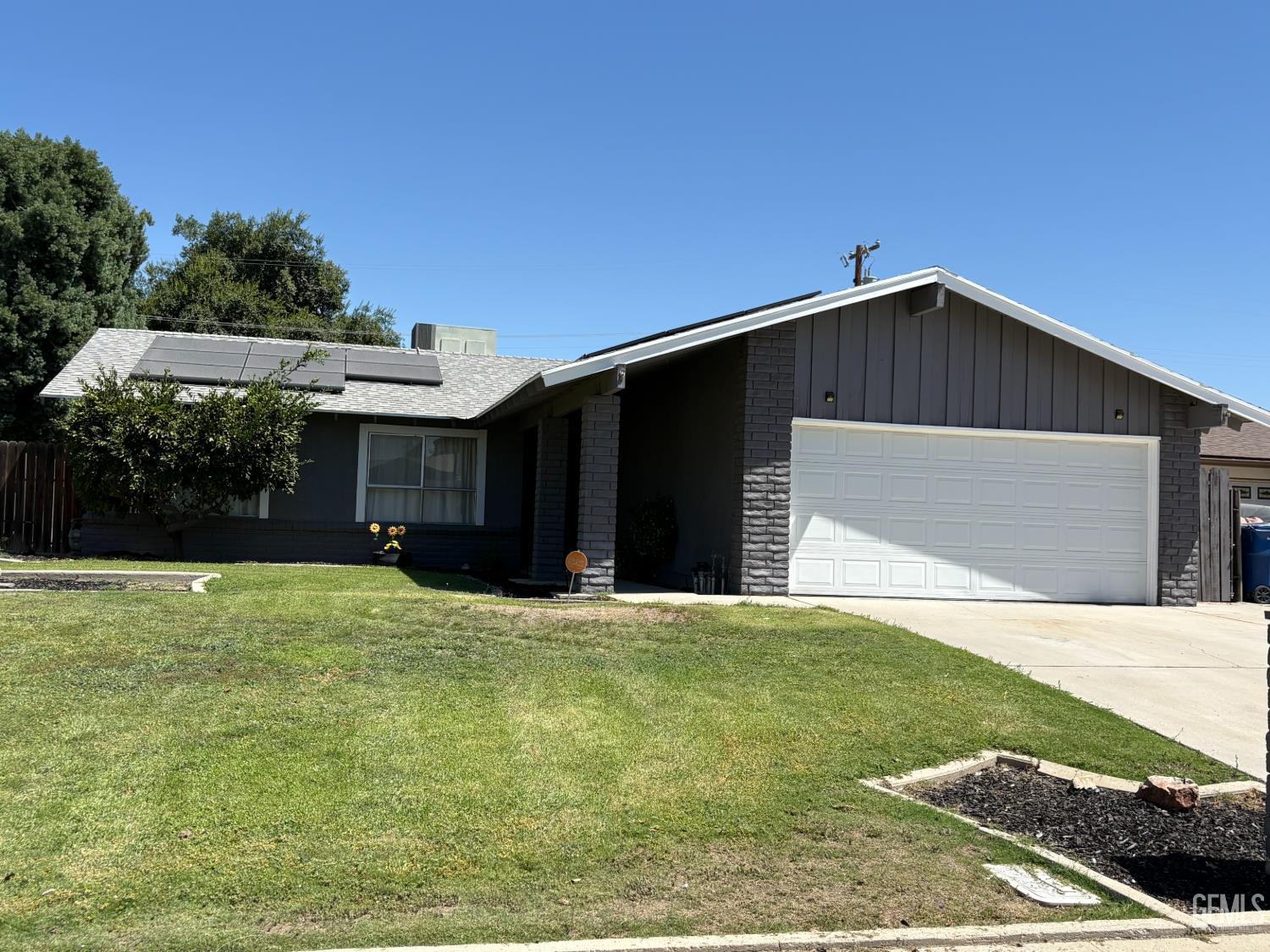 Single Family Residence in Bakersfield