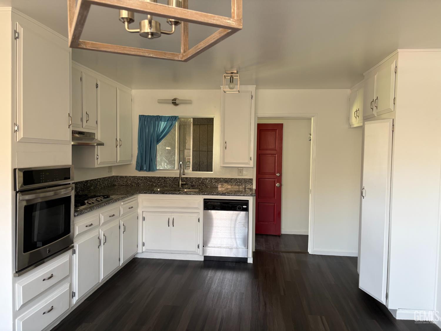 Single Family Residence in Bakersfield, photo 5 of 33