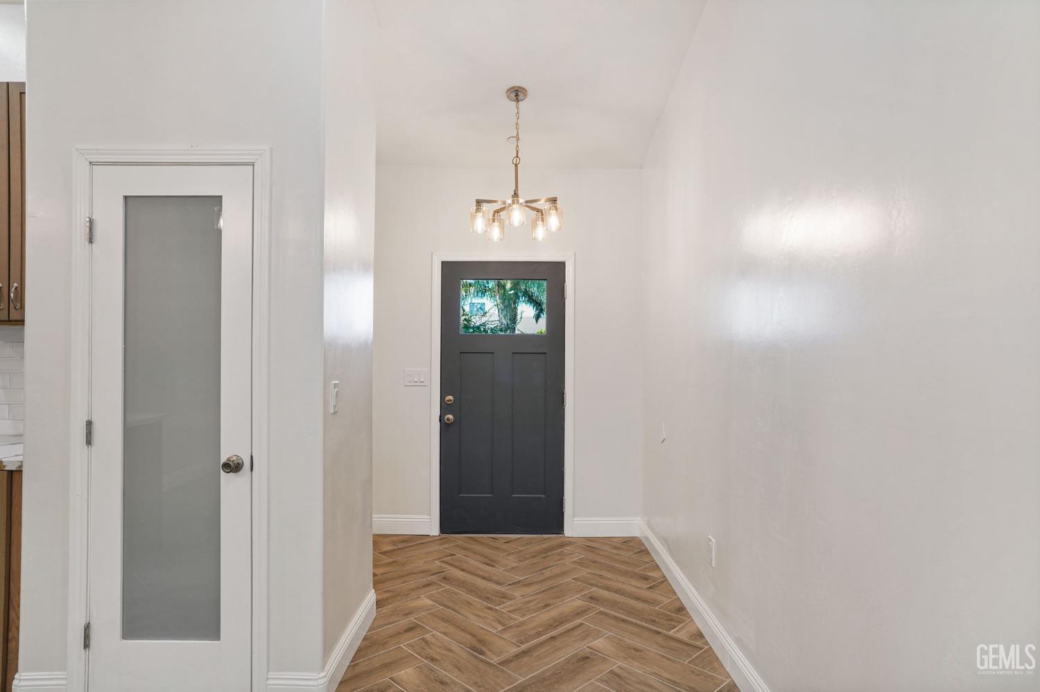 Single Family Residence in Bakersfield, photo 5 of 38