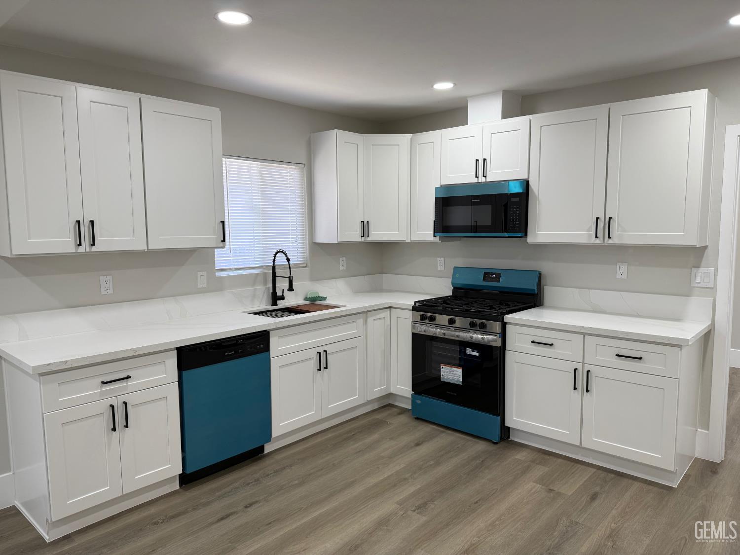 Single Family Residence in Bakersfield, photo 5 of 30