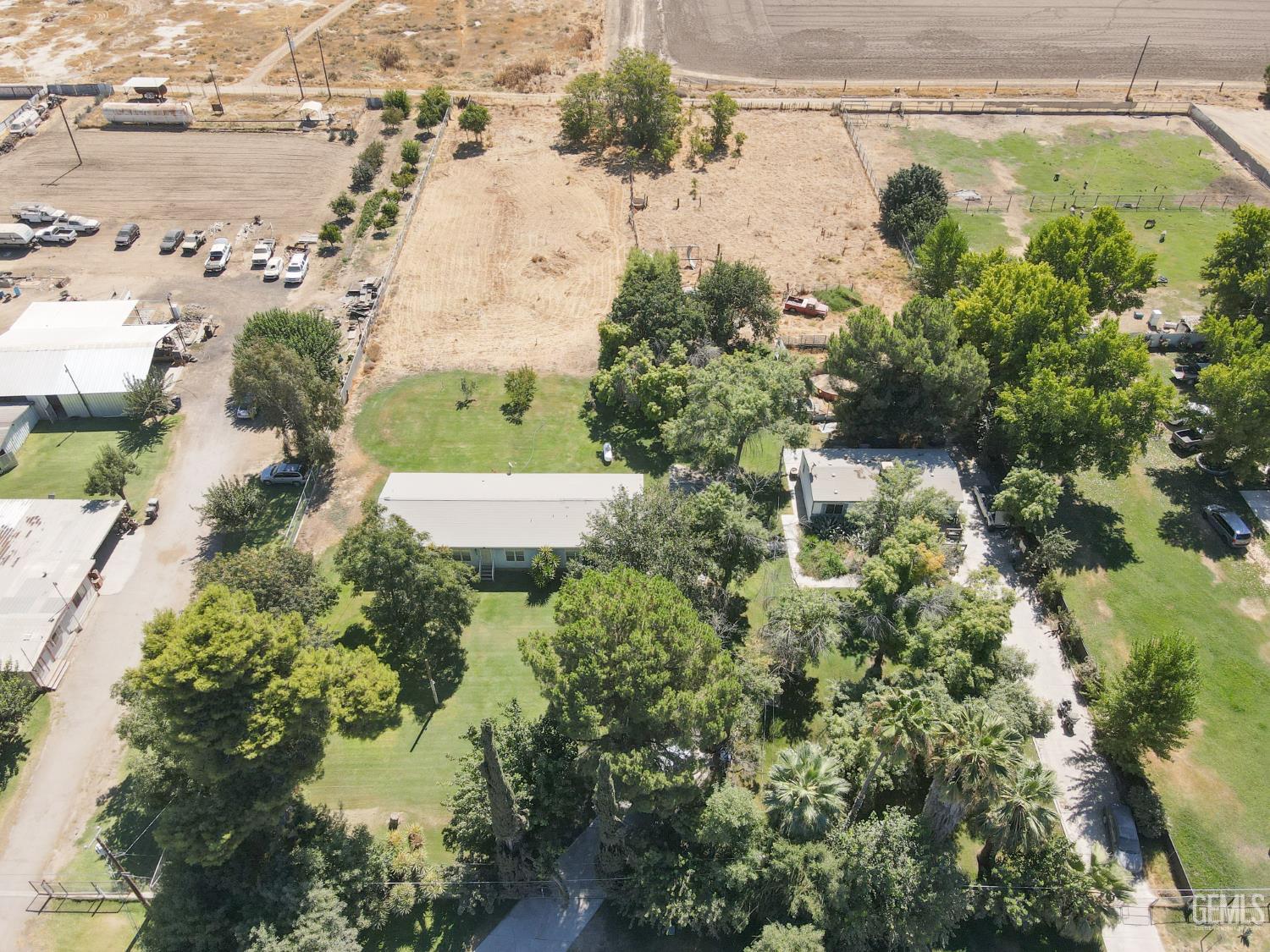 Manufactured Home in Bakersfield, photo 4 of 60