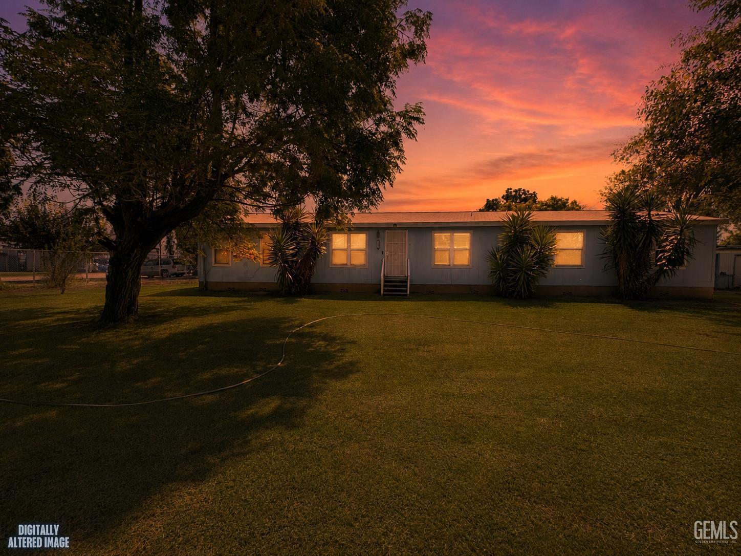Manufactured Home in Bakersfield, photo 2 of 60