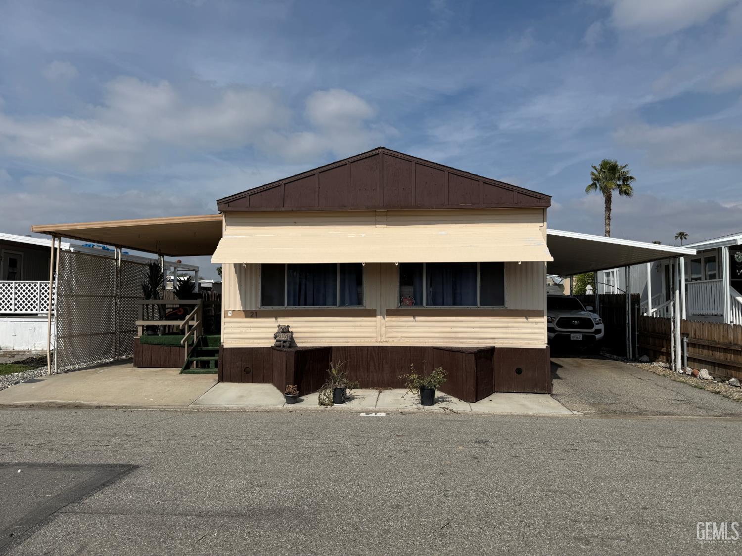 Mobile Home in Bakersfield, photo 2 of 26