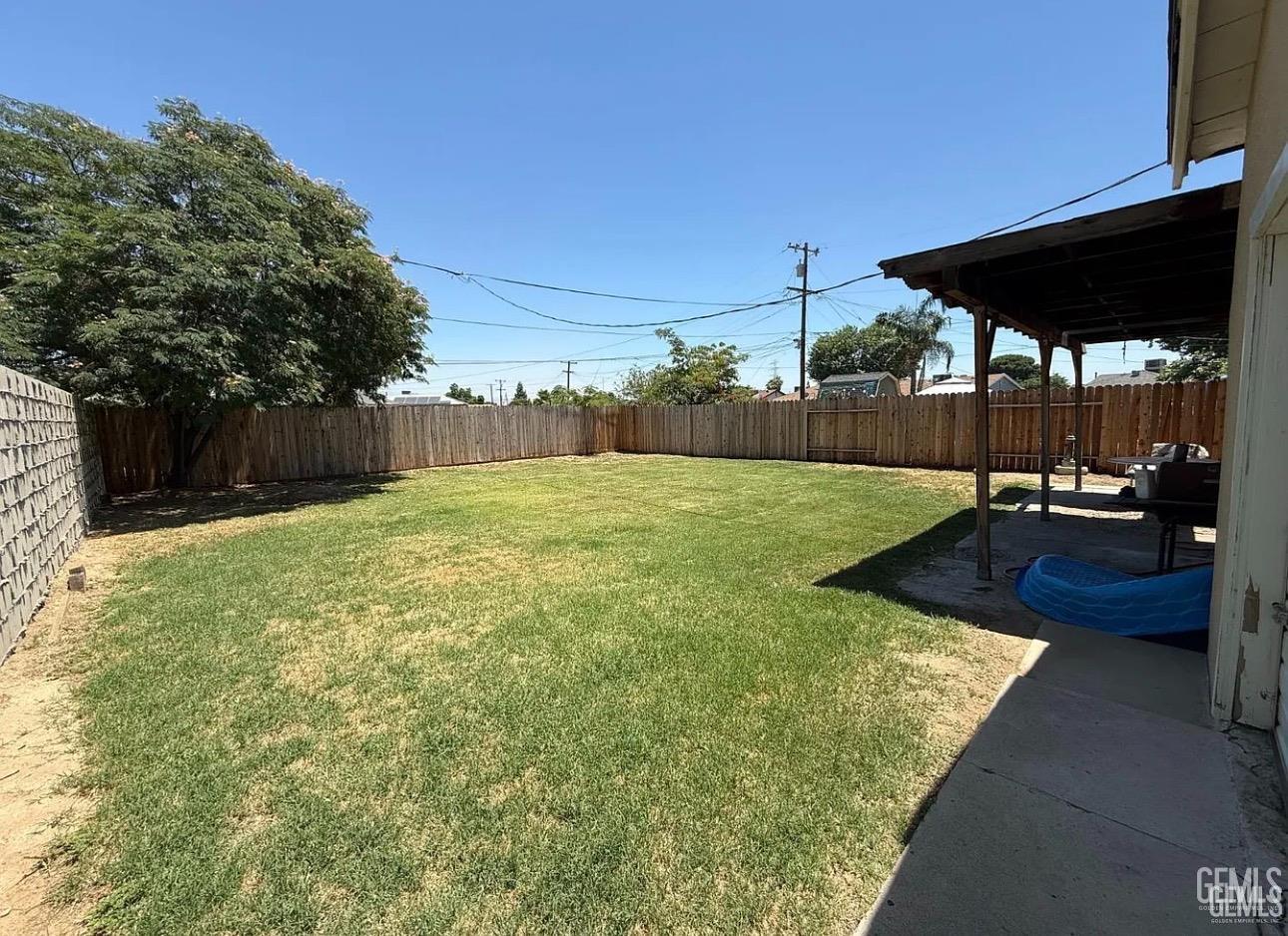 Single Family Residence in Bakersfield, photo 3 of 22