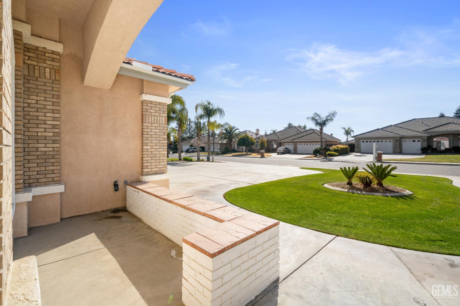 Single Family Residence in Bakersfield, photo 4 of 36