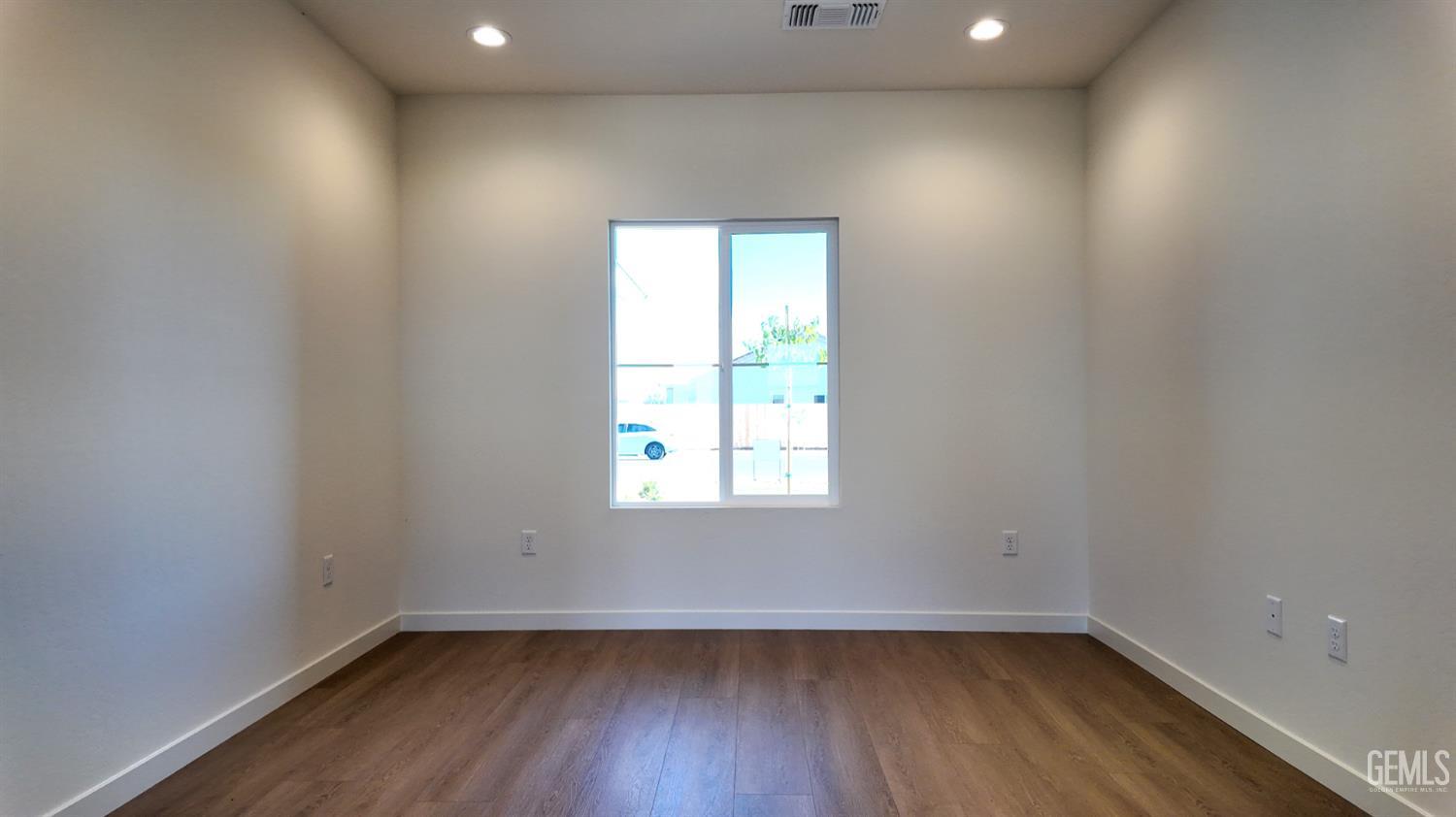 Single Family Residence in Bakersfield, photo 5 of 13