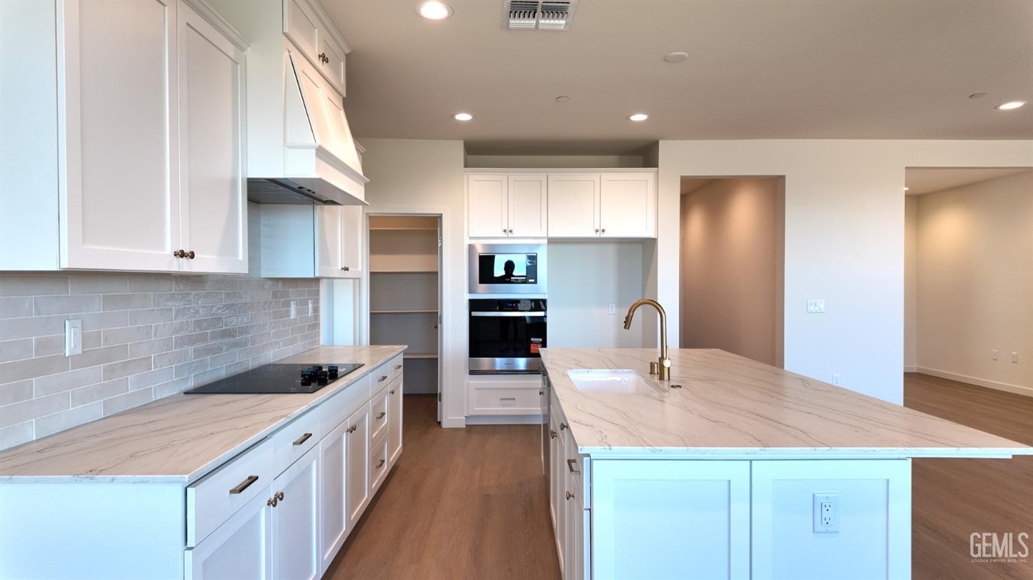 Single Family Residence in Bakersfield, photo 4 of 13