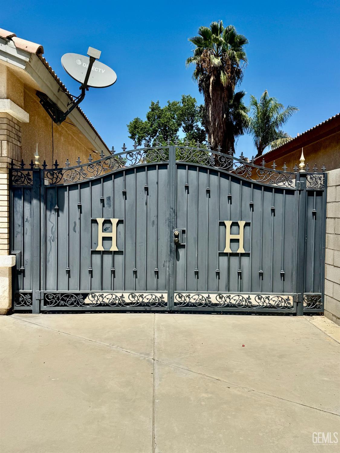Single Family Residence in Bakersfield, photo 5 of 36
