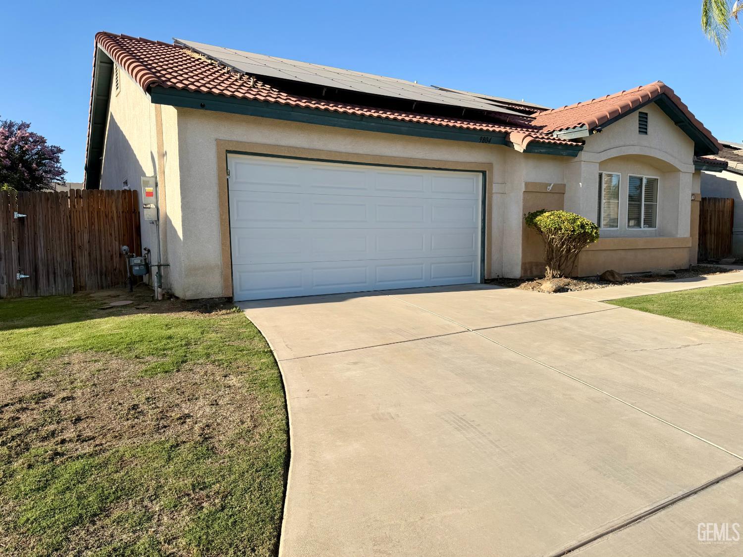 Single Family Residence in Bakersfield, photo 4 of 75
