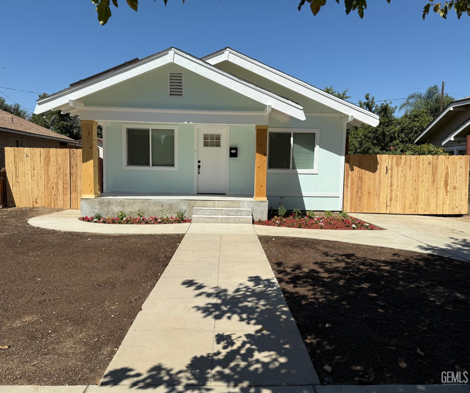 Single Family Residence in Bakersfield, photo 2 of 30