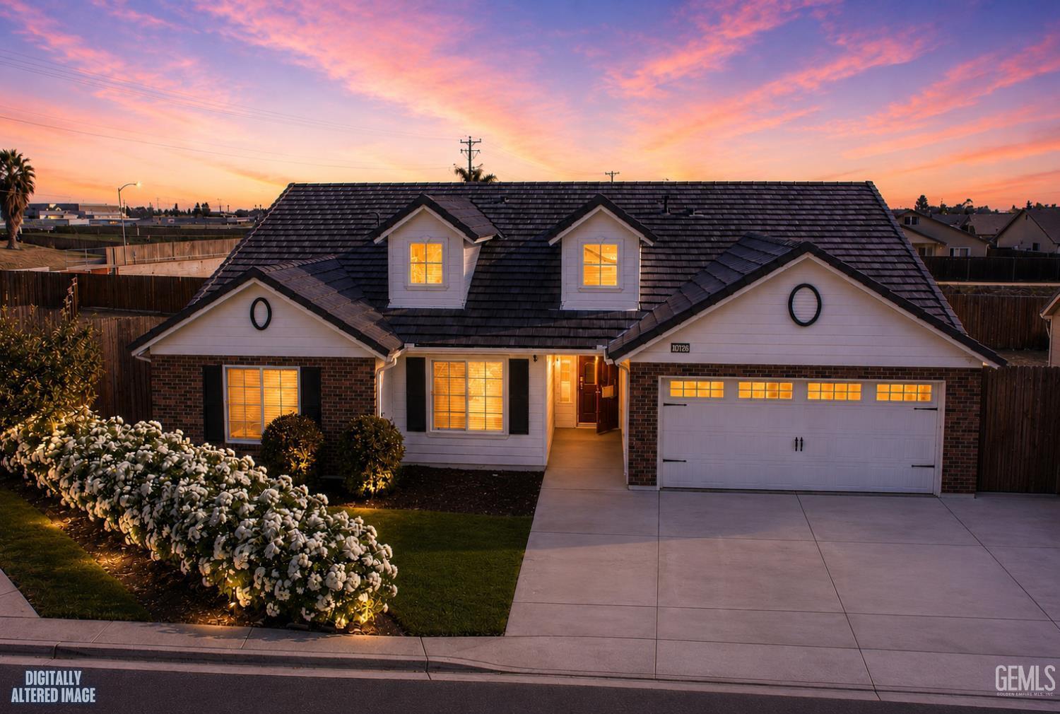 Single Family Residence in Bakersfield, photo 2 of 33