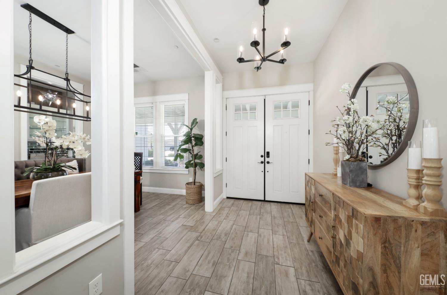 Single Family Residence in Bakersfield, photo 5 of 47