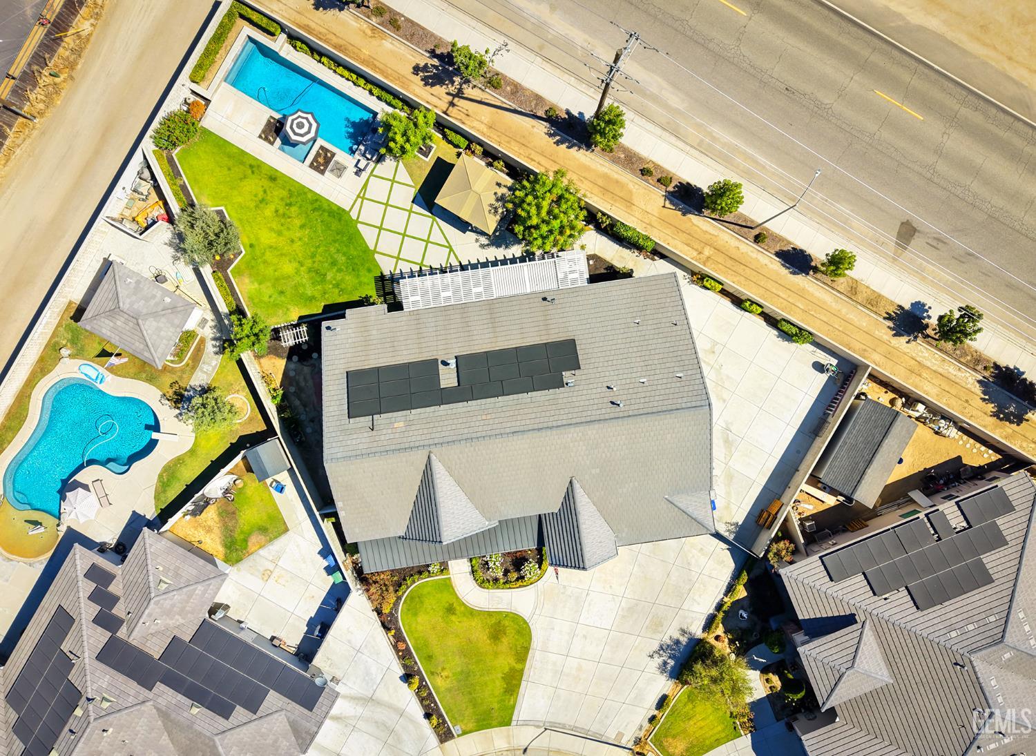 Single Family Residence in Bakersfield, photo 3 of 47