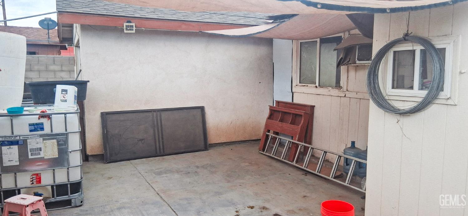 Single Family Residence in Bakersfield, photo 3 of 4
