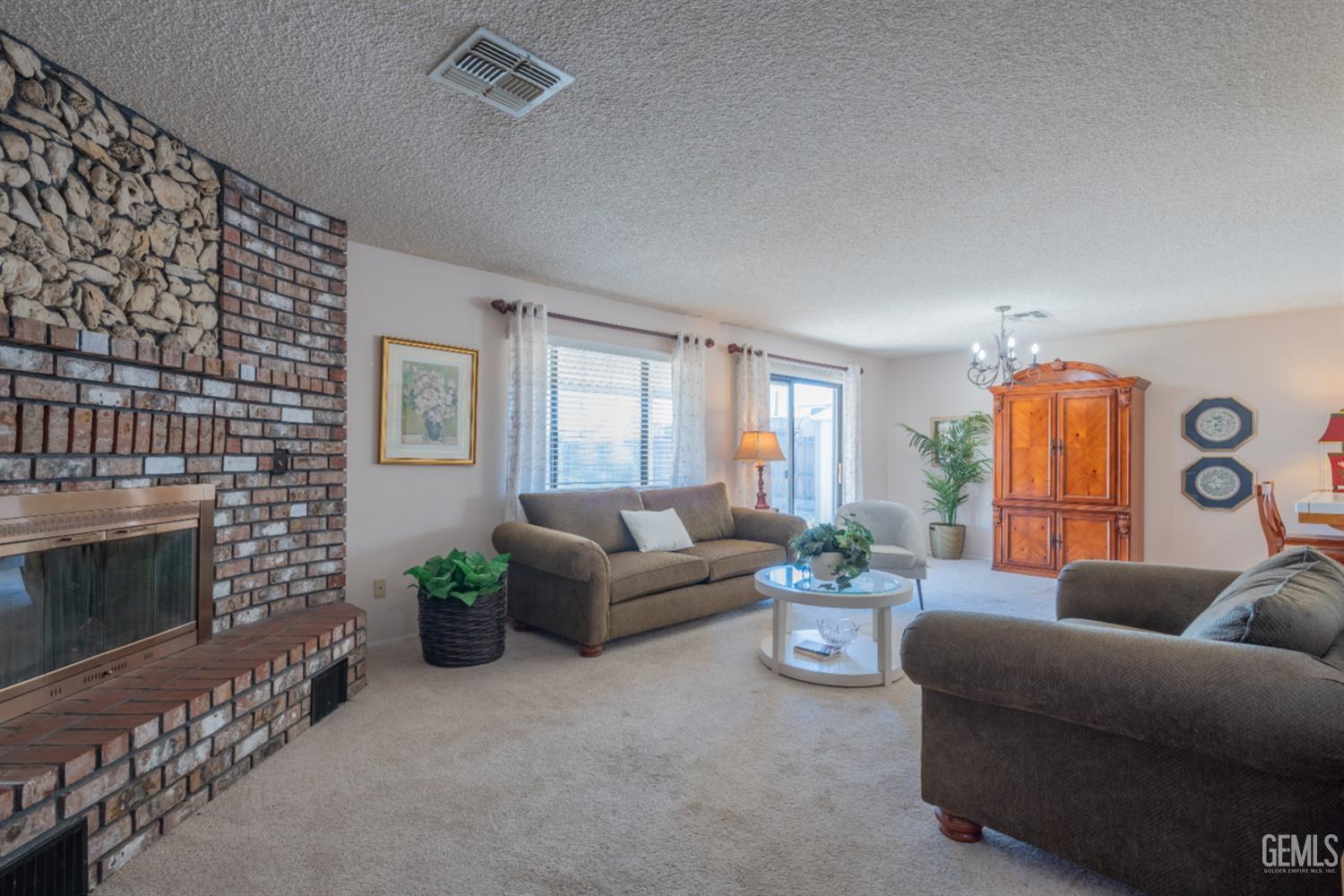 Single Family Residence in Bakersfield, photo 4 of 29