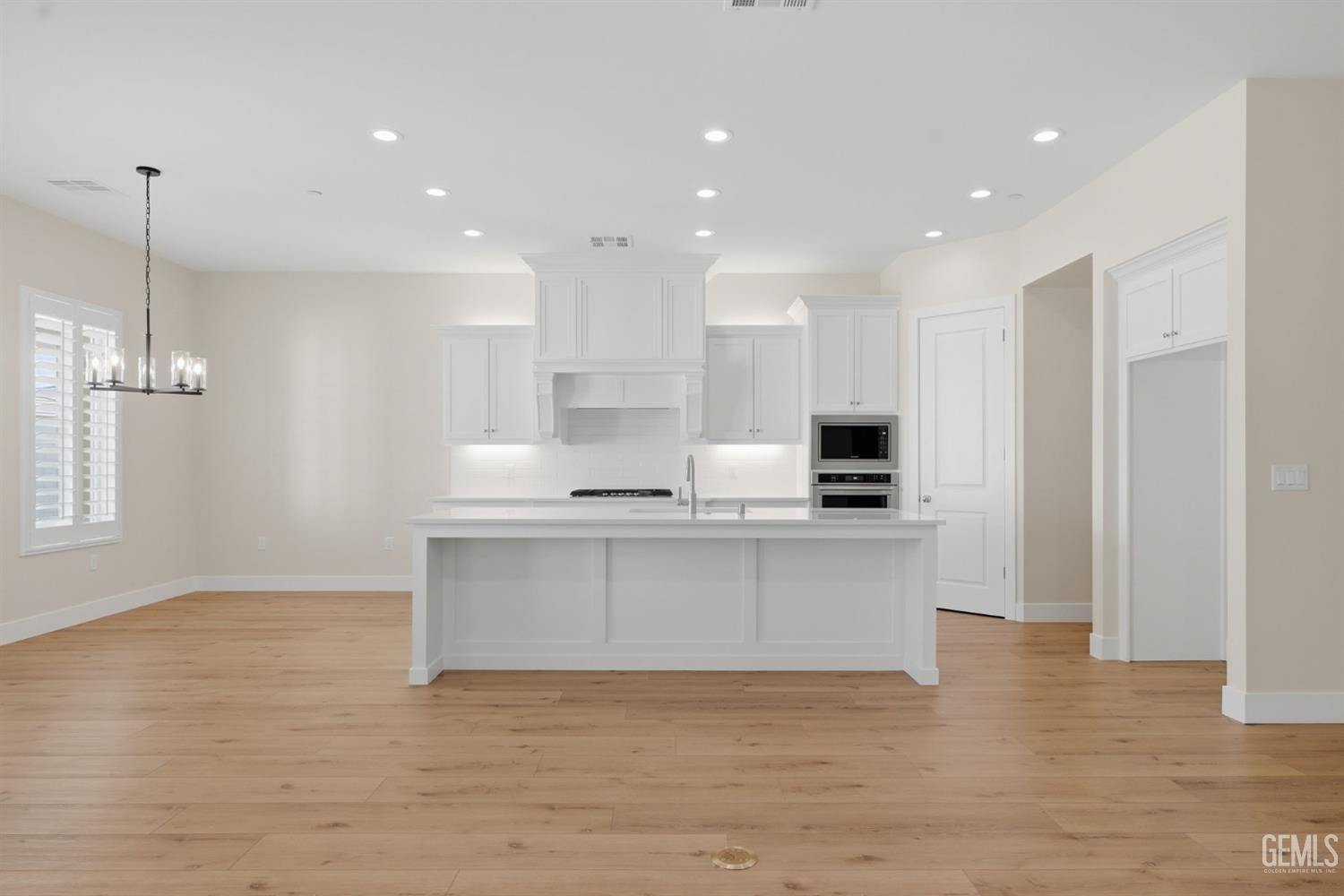 Single Family Residence in Bakersfield, photo 4 of 49
