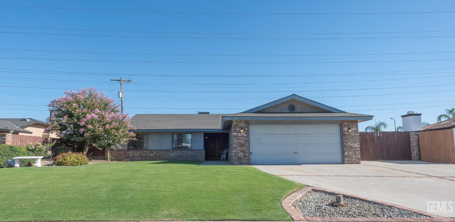 Single Family Residence in Bakersfield