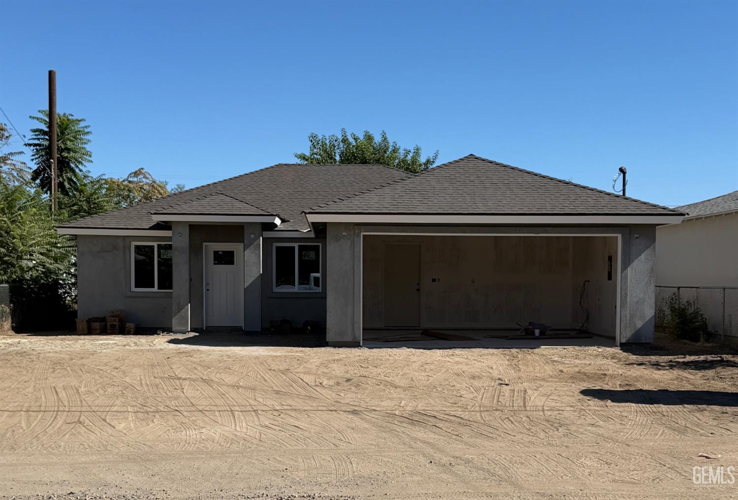Single Family Residence in Shafter, photo 2 of 2