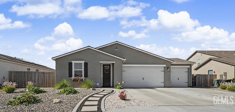 Single Family Residence in Bakersfield, photo 2 of 21