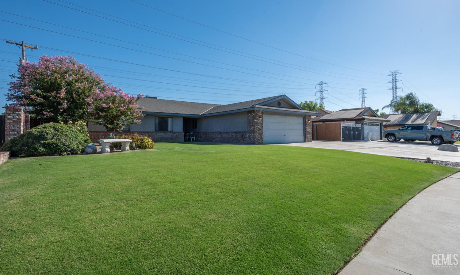 Single Family Residence in Bakersfield, photo 3 of 29