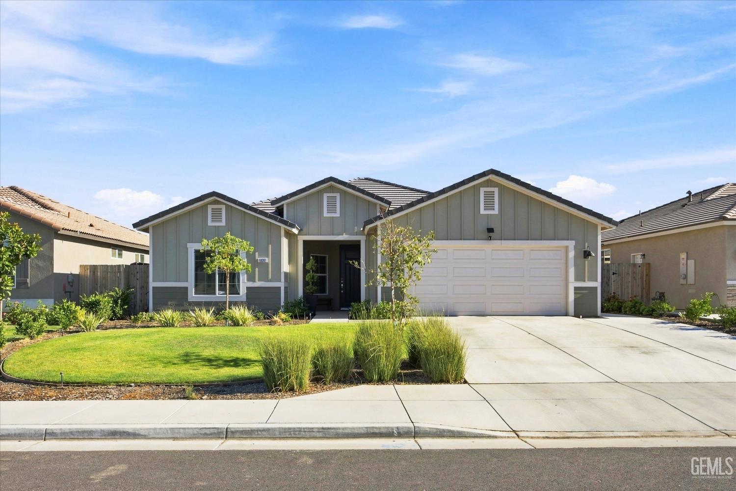 Single Family Residence in Bakersfield, photo 3 of 29