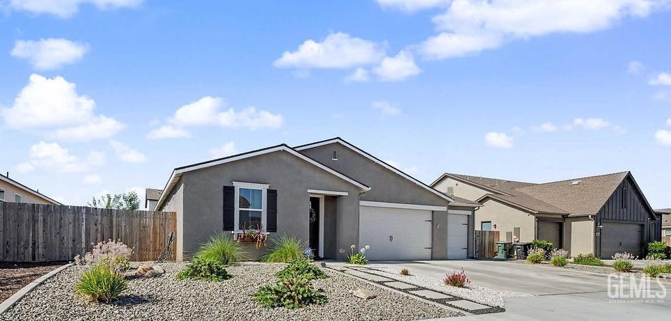 Single Family Residence in Bakersfield, photo 3 of 21