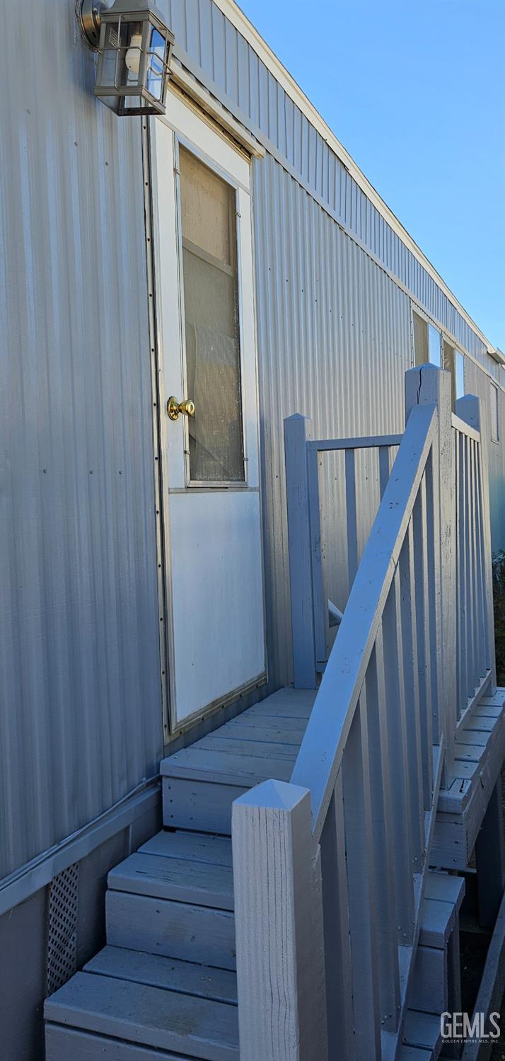 Manufactured Home in Bakersfield, photo 4 of 23