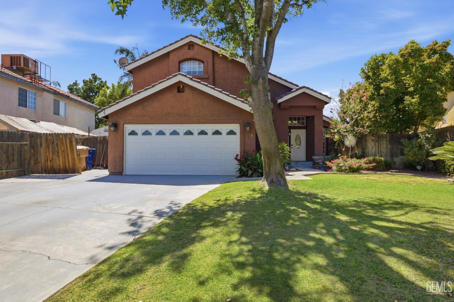 Single Family Residence in Bakersfield, photo 3 of 44