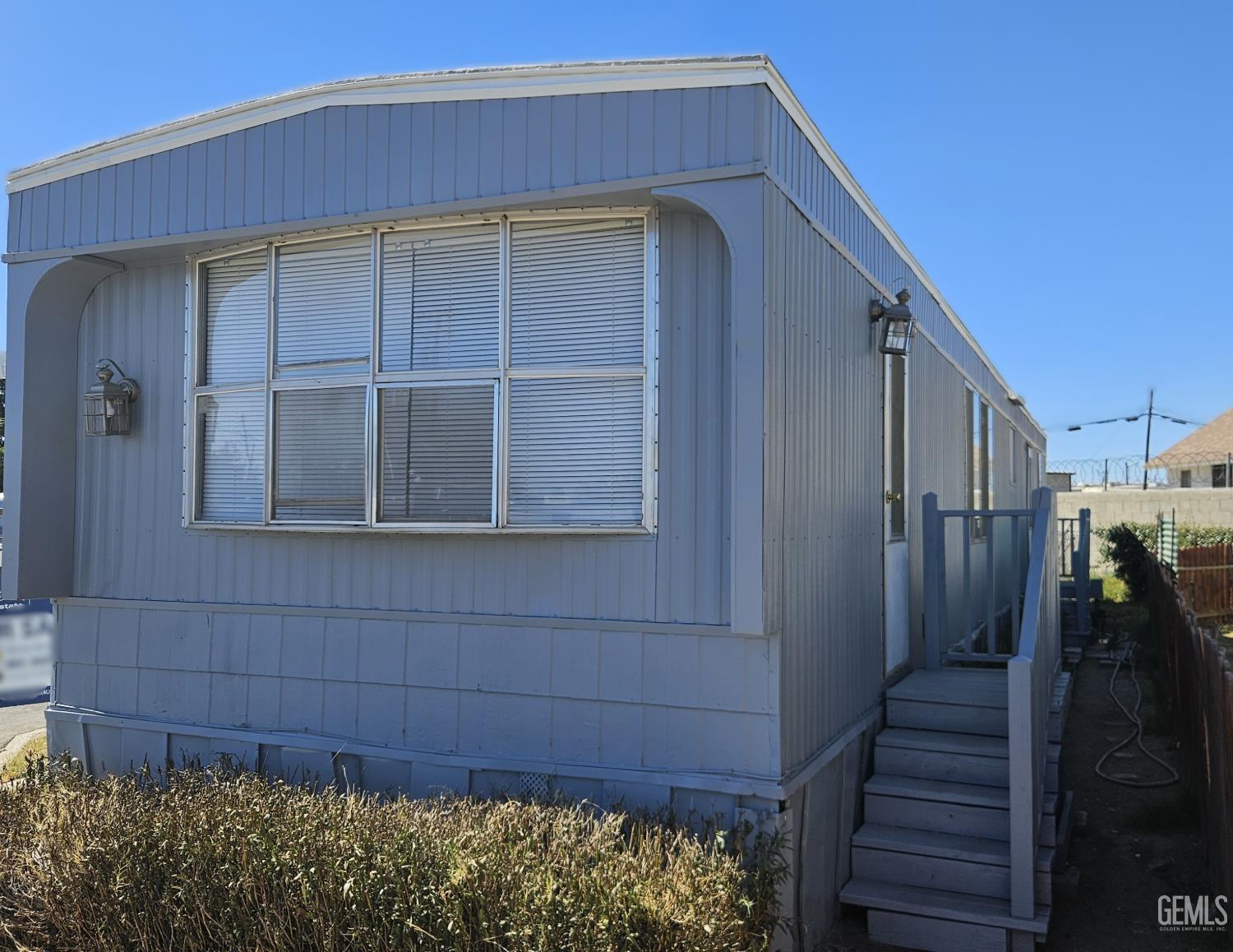 Manufactured Home in Bakersfield, photo 3 of 23