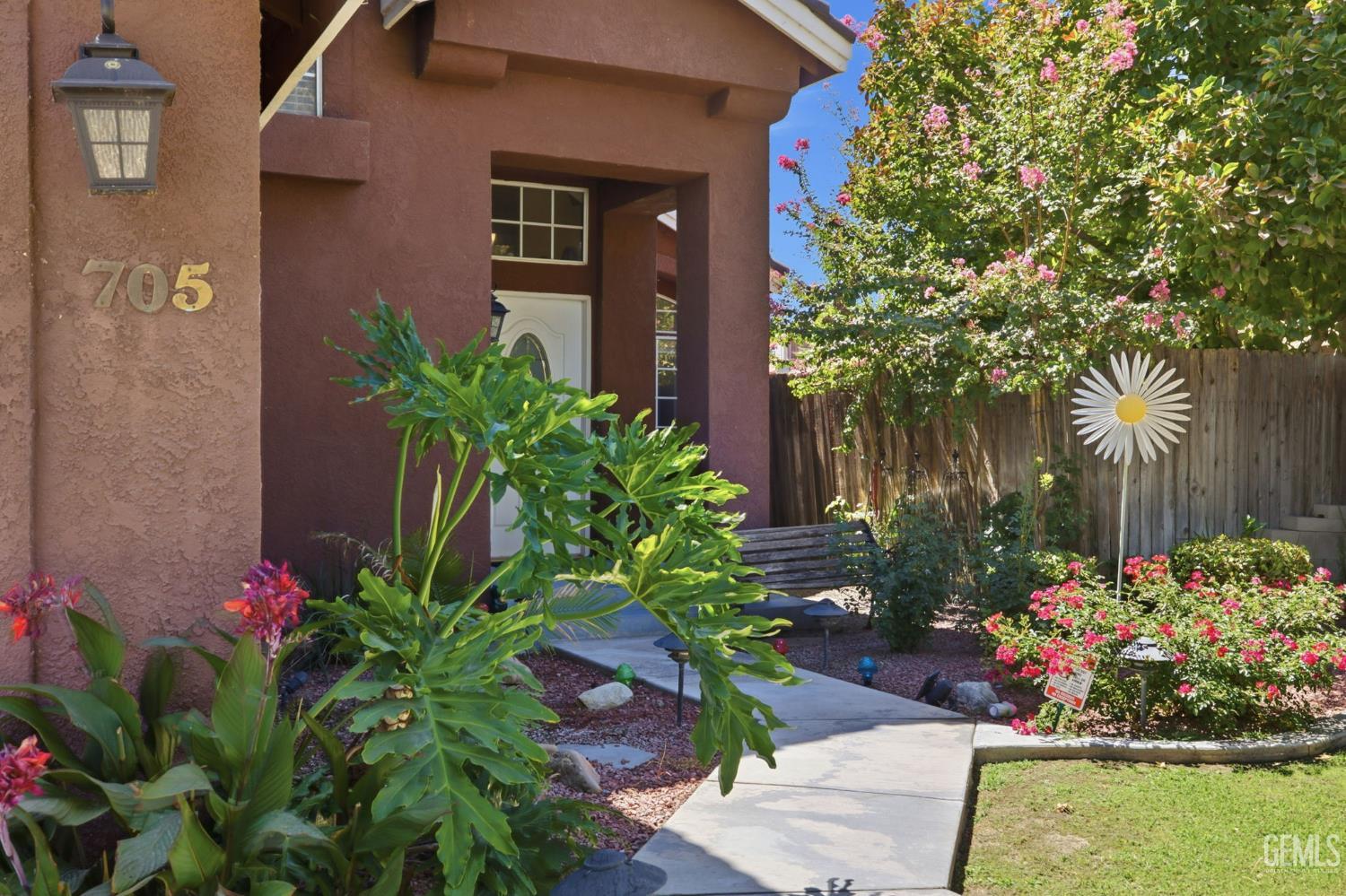 Single Family Residence in Bakersfield, photo 5 of 44
