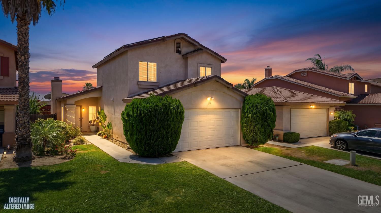 Single Family Residence in Bakersfield, photo 2 of 24