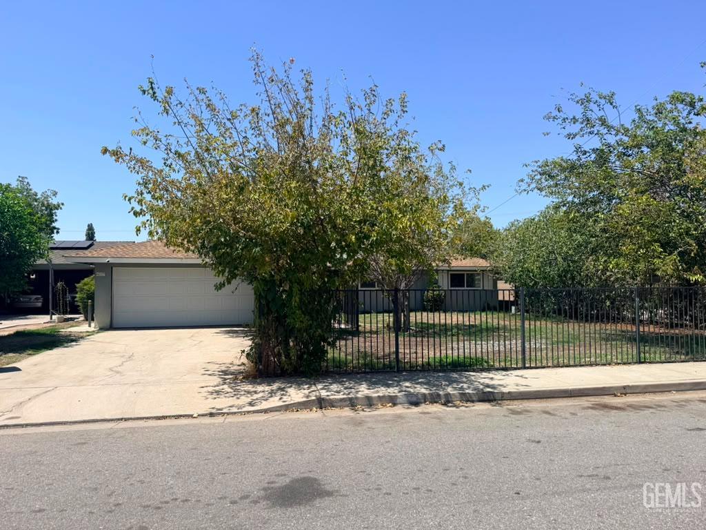 Single Family Residence in Bakersfield
