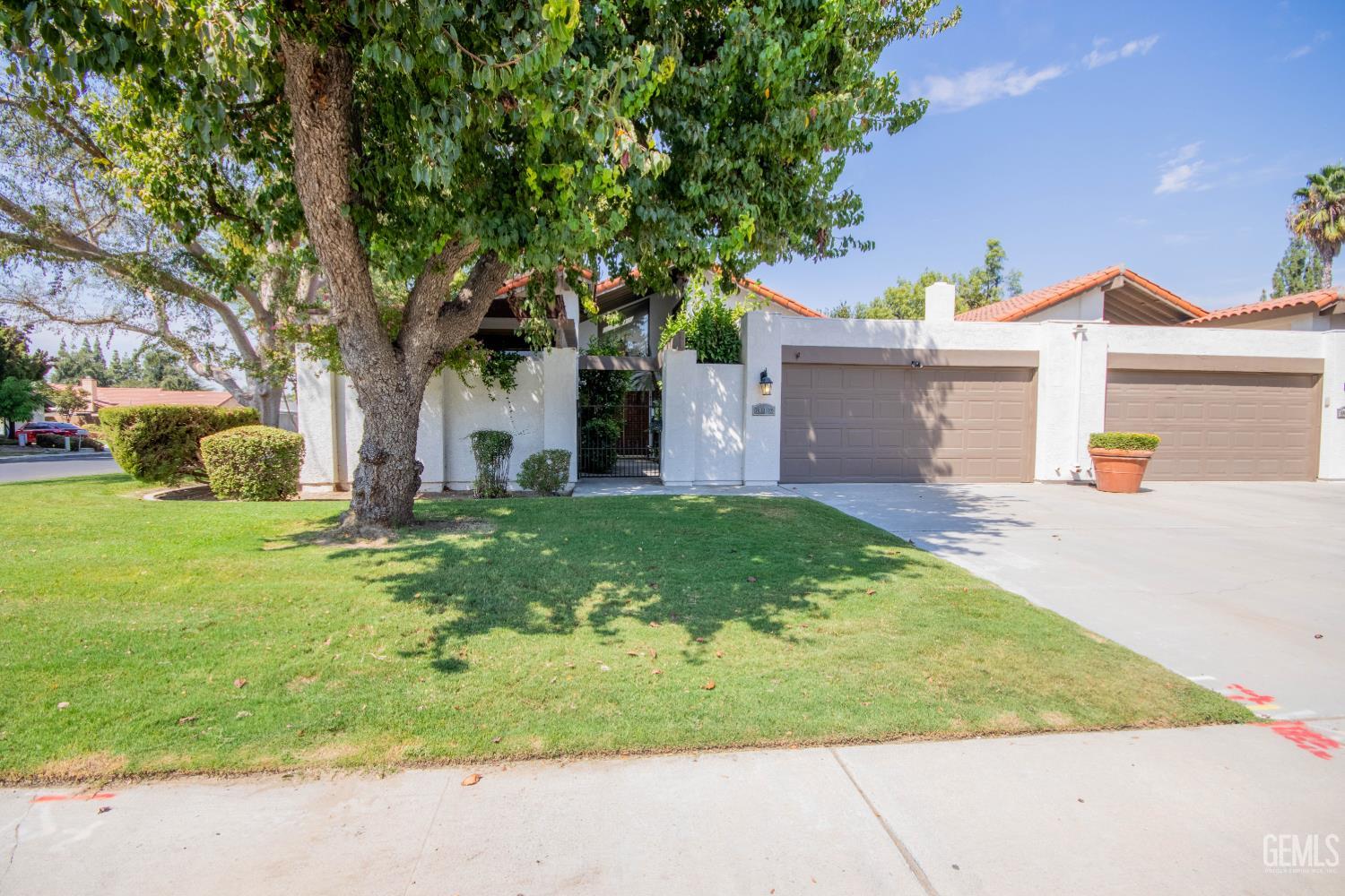 Condominium in Bakersfield, photo 4 of 41