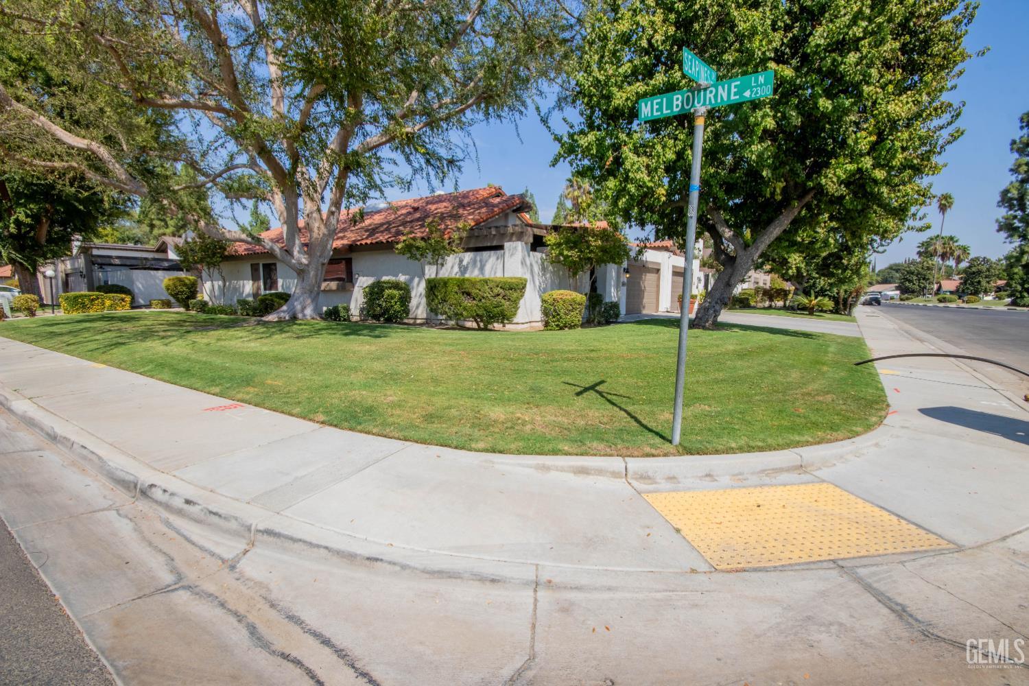 Condominium in Bakersfield, photo 3 of 41