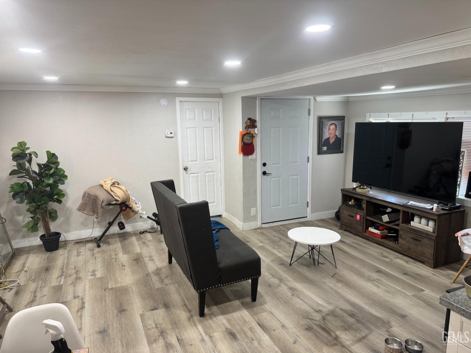 Manufactured Home in Bakersfield, photo 3 of 11
