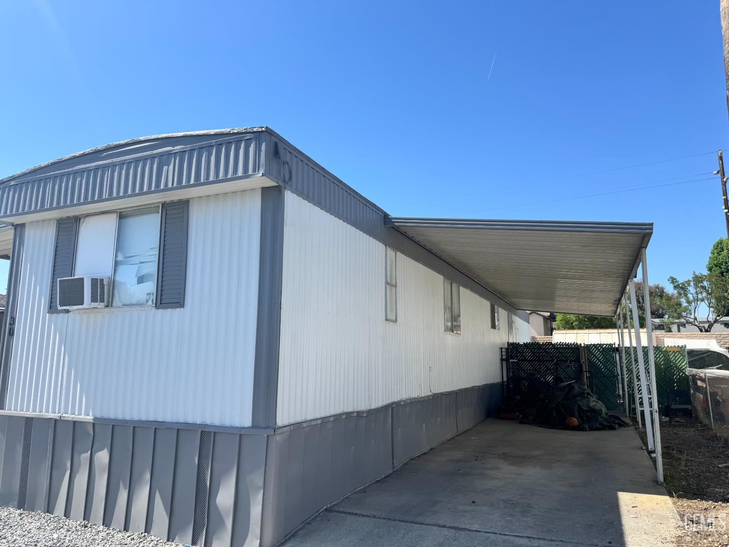 Manufactured Home in Bakersfield, photo 2 of 11