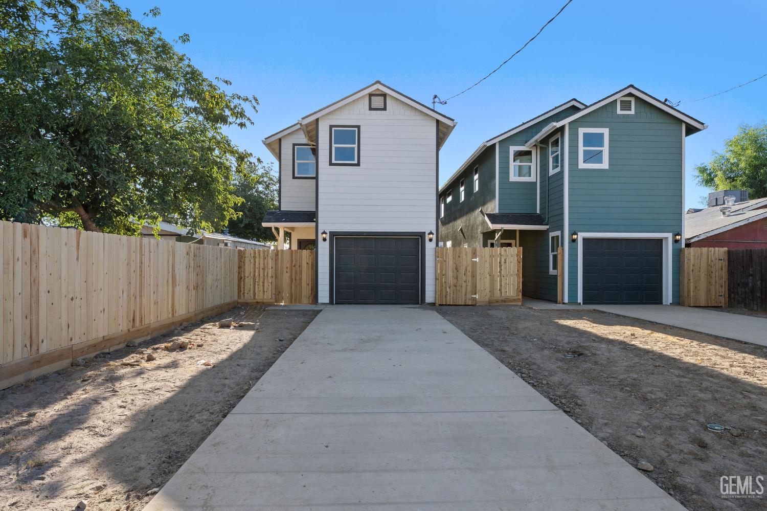 Single Family Residence in Bakersfield, photo 2 of 2