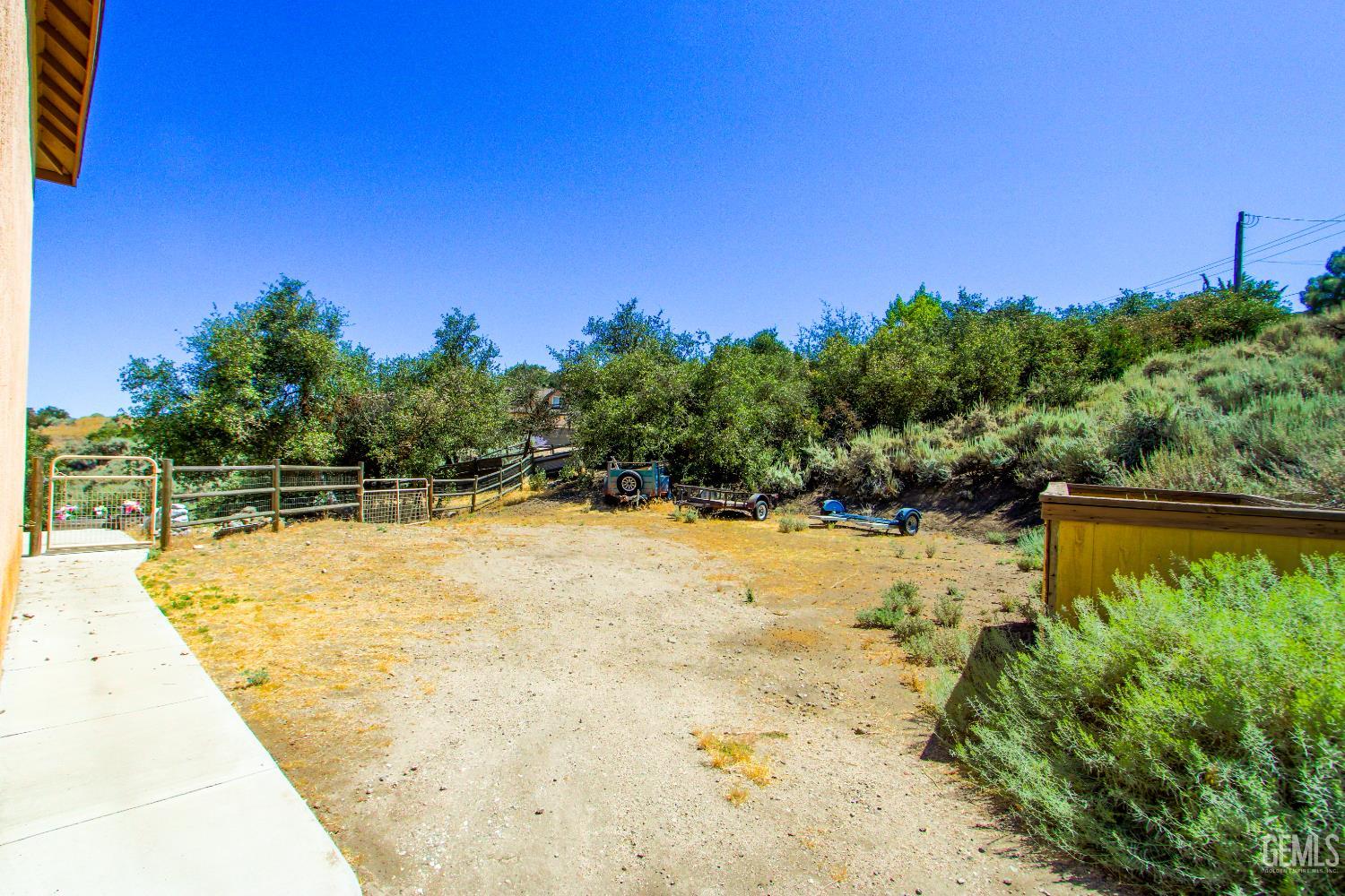 Single Family Residence in Tehachapi, photo 3 of 34
