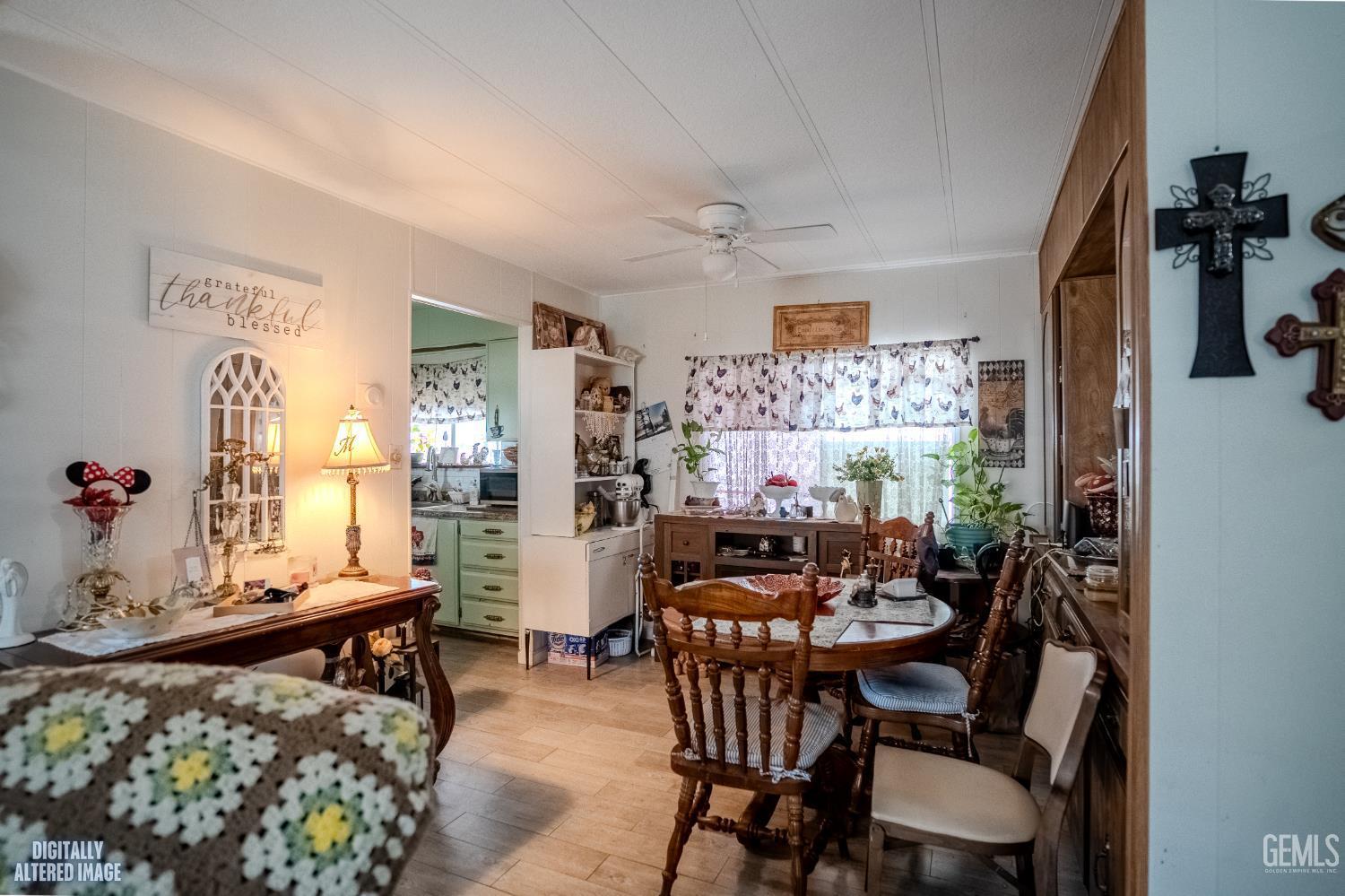 Manufactured Home in Bakersfield, photo 5 of 14