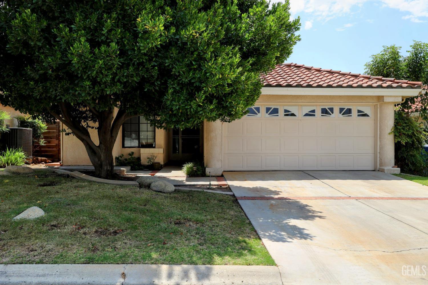 Single Family Residence in Bakersfield