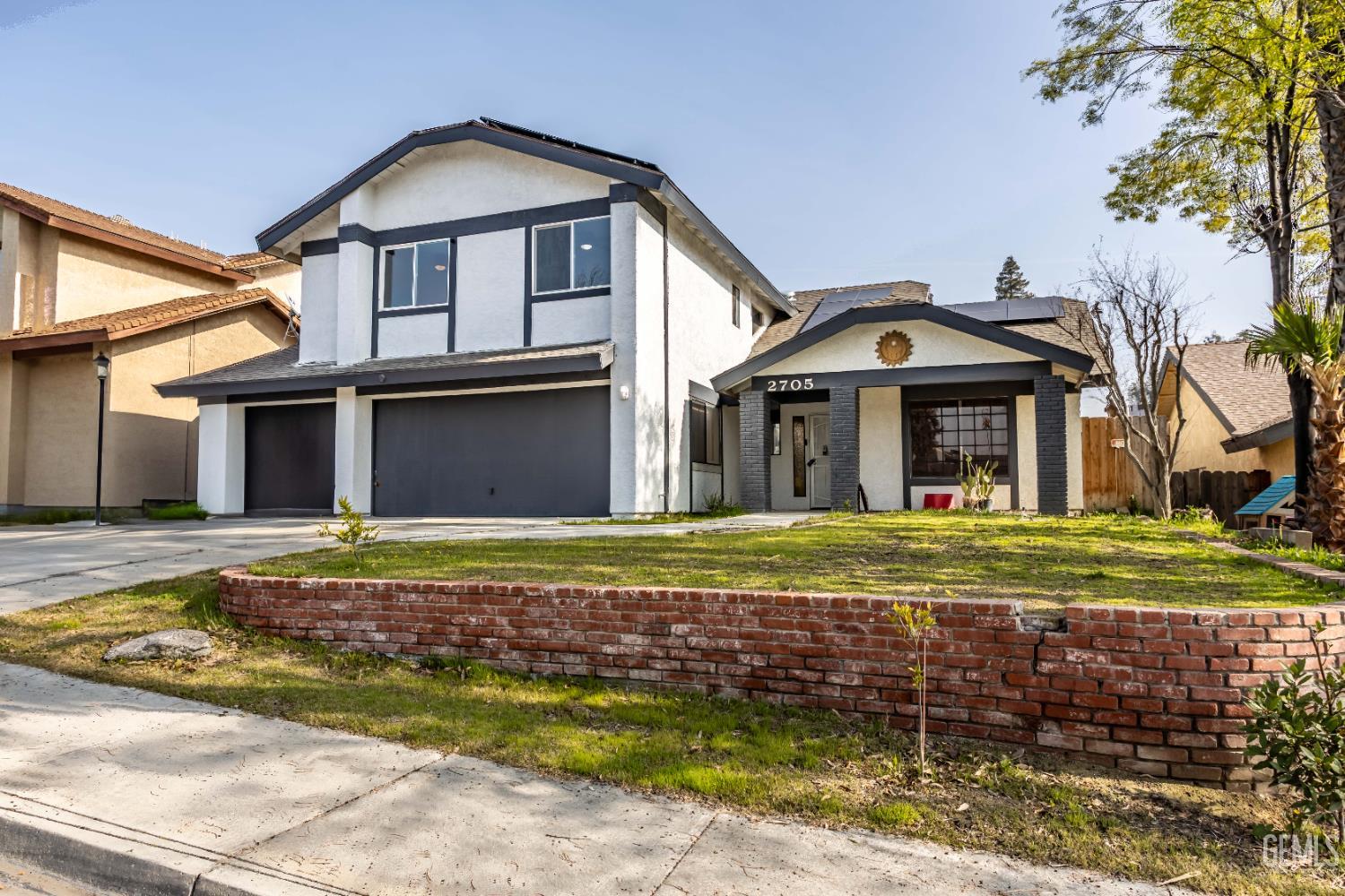 Single Family Residence in Bakersfield, photo 2 of 39