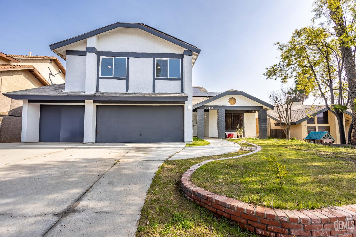 Single Family Residence in Bakersfield, photo 3 of 39