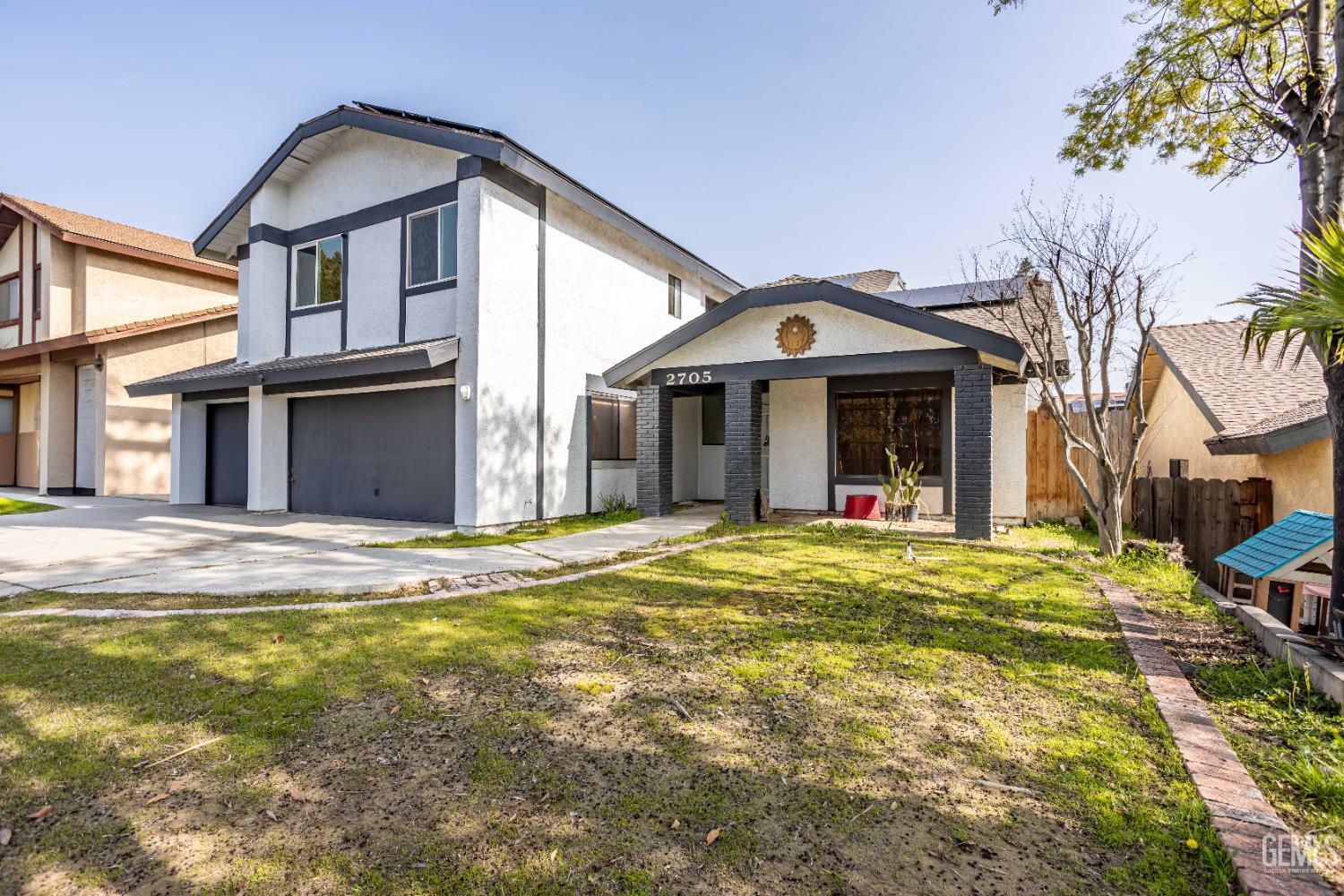 Single Family Residence in Bakersfield, photo 4 of 39