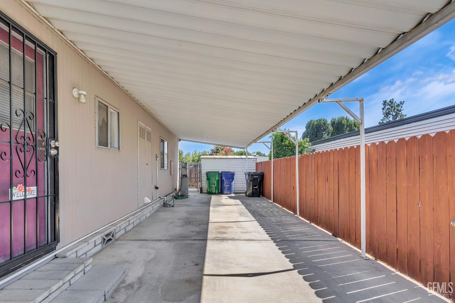 Manufactured Home in Bakersfield, photo 4 of 21
