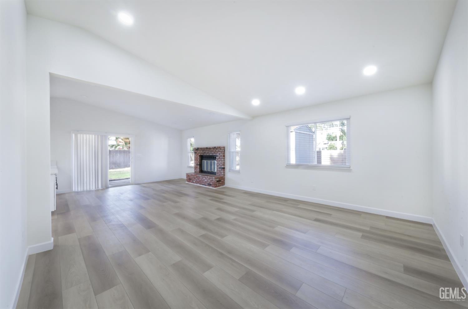 Single Family Residence in Bakersfield, photo 4 of 30